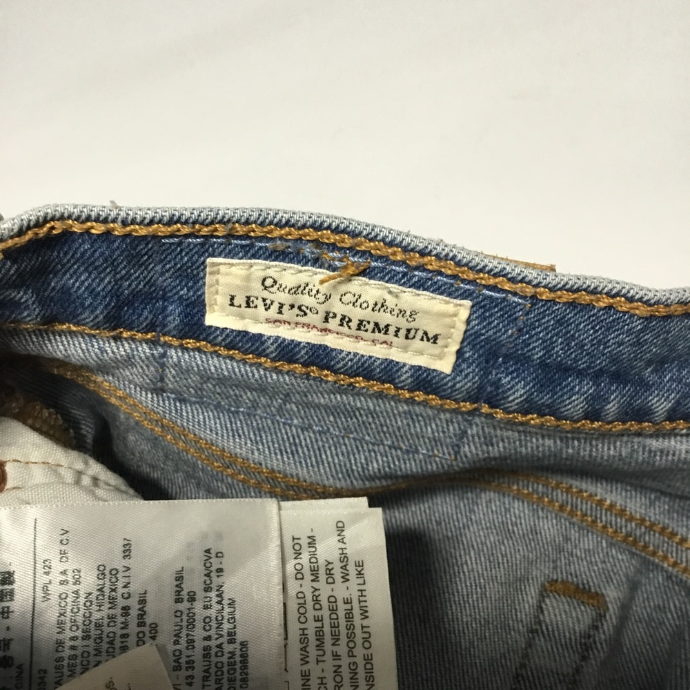 Levi’s Women’s Premium 501 Frayed Hem Jeans Size 26/28 EUC - Picture 6 of 7